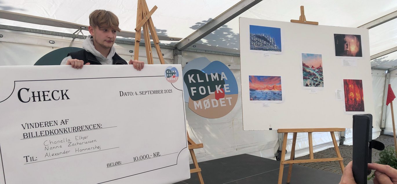 Alexander Hammershøj receives the prize of DKK 10,000